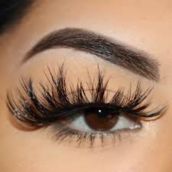 25mm Mink Eyelashes - Diamond - Picture 3 of 4